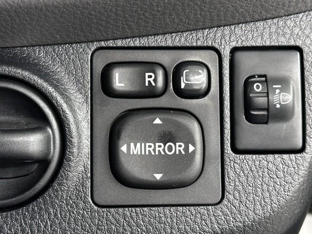 ヴィッツ Ｆ　衝突被害軽減装置　アイドリングストップ車　パワーウィンドウ　エアバック　Ｗエアバック　エアコン　横滑り防止装置　キーレスキー　整備記録簿　パワステ　ワンセグＴＶ　ナビ・ＴＶ　メモリーナビゲーション（12枚目）