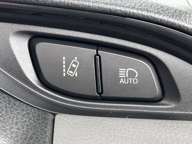 ヴィッツ Ｆ　衝突被害軽減装置　アイドリングストップ車　パワーウィンドウ　エアバック　Ｗエアバック　エアコン　横滑り防止装置　キーレスキー　整備記録簿　パワステ　ワンセグＴＶ　ナビ・ＴＶ　メモリーナビゲーション（14枚目）