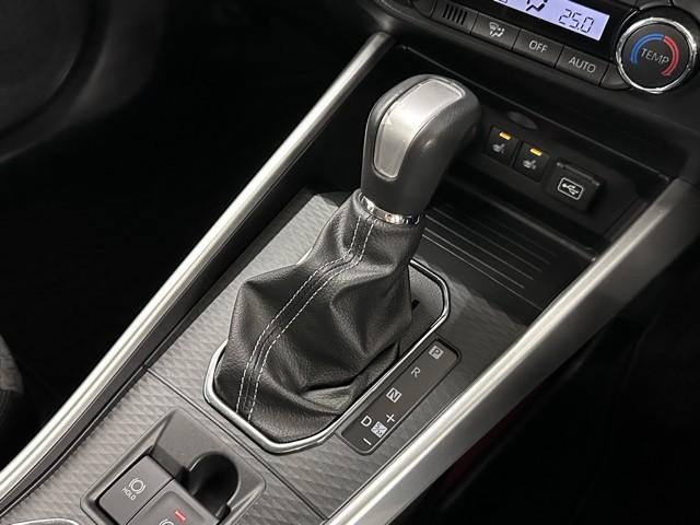 ���삵�₷���`�s�V�t�g�ł��B�@�V�t�g�`�F���W���C�ɂ��Ȃ��Ă����̂ŉ^�]�����ɏW���ł��܂��ˁB�@���R�Ǝ�ɓ͂��Ƃ���ɂ���A��ɂȂ��ތ`��̃V�t�g�m�u�������ł��ˁB