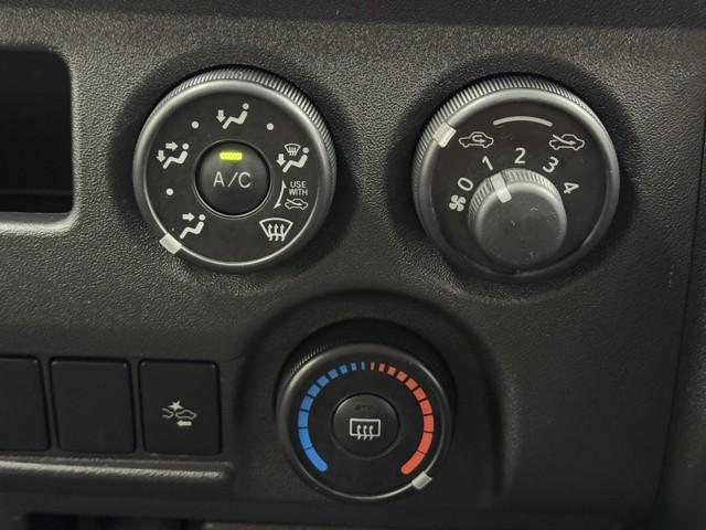 ハイエースバン ＤＸ　プリクラッシュセーフティ　メンテナンスノート　ドラレコ　エアバック　フルセグＴＶ　リモコンキー　パワーステアリング　セキュリティーアラーム　ミュージックプレイヤー接続可　メモリナビ　ＤＶＤ　ナビ＆ＴＶ（10枚目）