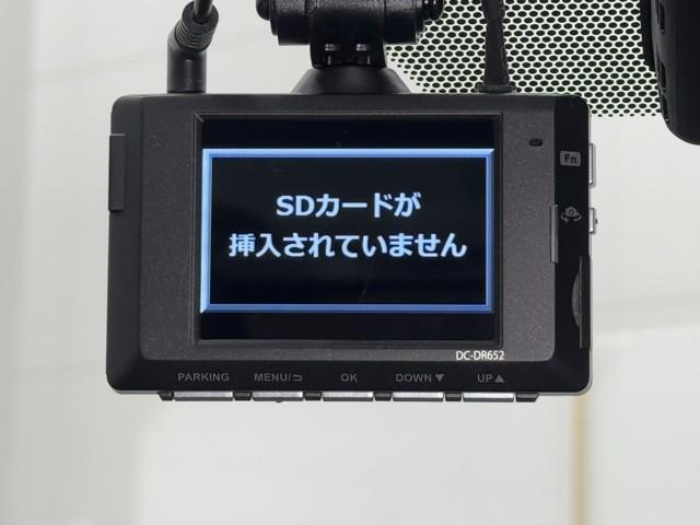 プリウス Aプレミアム サンル-フ 電動パワーシート 黒革シート AC100V アイドリングストップ機能 LEDライト 地デジフルセグ Rカメラ スマキー クルコン メモリナビ AC ETC 整備記録簿 キーレスエントリー(9枚目)