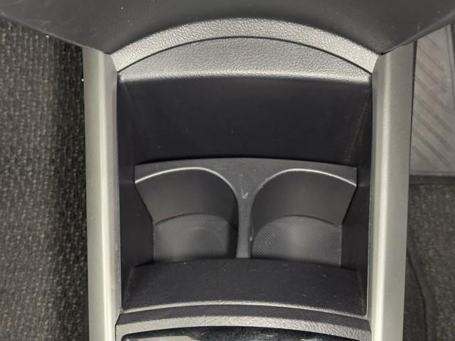 �J�b�v�z���_�[�ł��B�@�����ԏ���Ă���Ƒ�R�u���ꏊ���~�����Ȃ�܂���ˁB�@�ʃW���[�X���J���ĉ^�]���Ă���ƐU���œ|��Ȃ����q���q�������Ⴂ�܂���ˁB�@�ӊO�ɖ����ƍ��鑕���ł���ˁB