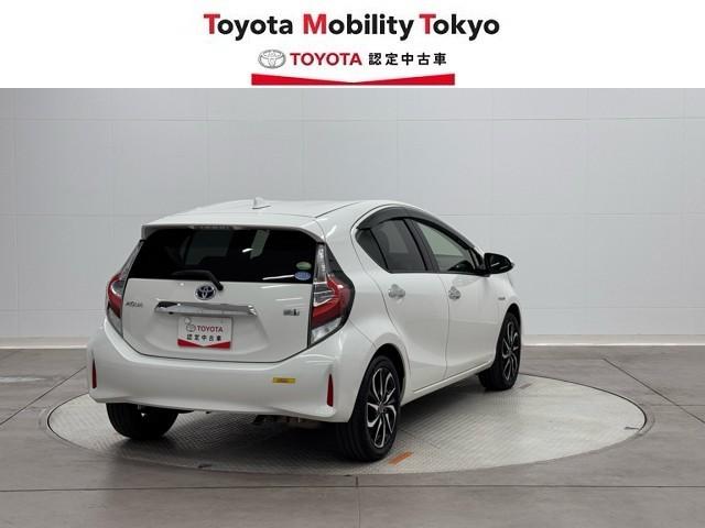 アクア Ｓスタイルブラック　運転席助手席エアバック　セキュリティアラーム　バックモニタ　アイドルストップ　スマートエントリー　定期点検記録簿　横滑防止　ＡＵＸ接続　ＴＶナビ　Ｄレコ　地デジＴＶ　アルミホイール　ＰＷ　ＡＢＳ（2枚目）