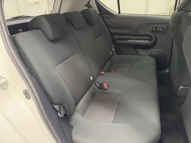 アクア Ｓスタイルブラック　運転席助手席エアバック　セキュリティアラーム　バックモニタ　アイドルストップ　スマートエントリー　定期点検記録簿　横滑防止　ＡＵＸ接続　ＴＶナビ　Ｄレコ　地デジＴＶ　アルミホイール　ＰＷ　ＡＢＳ（16枚目）