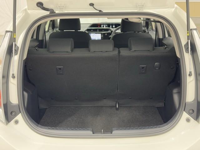 アクア Ｓスタイルブラック　運転席助手席エアバック　セキュリティアラーム　バックモニタ　アイドルストップ　スマートエントリー　定期点検記録簿　横滑防止　ＡＵＸ接続　ＴＶナビ　Ｄレコ　地デジＴＶ　アルミホイール　ＰＷ　ＡＢＳ（17枚目）