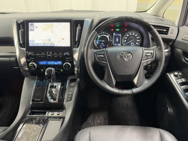 アルファードハイブリッド ＳＲ　Ｃパッケージ　地上デジタル　被害軽減ブレーキ　エアバック　パワーステアリング　助手席エアバッグ　アクティブクルーズコントロール　ＤＶＤ再生機能　点検記録簿　盗難防止装置　サイドエアバッグ　ドライブレコーダー　ＬＥＤ（4枚目）