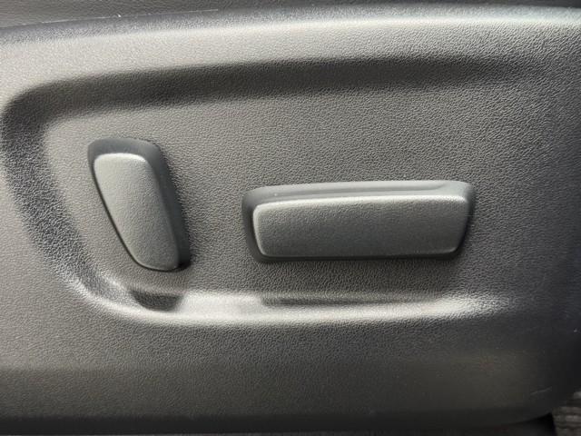 アルファードハイブリッド ＳＲ　Ｃパッケージ　地上デジタル　被害軽減ブレーキ　エアバック　パワーステアリング　助手席エアバッグ　アクティブクルーズコントロール　ＤＶＤ再生機能　点検記録簿　盗難防止装置　サイドエアバッグ　ドライブレコーダー　ＬＥＤ（16枚目）