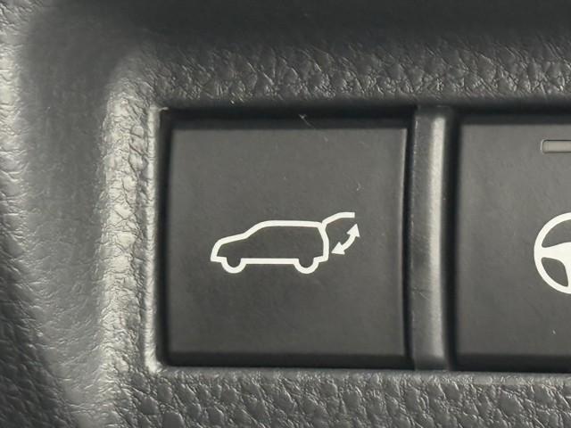 ハリアーハイブリッド Z レザーパッケージ ムーンルーフ 地上デジタル 本革S アイドリングストップ 横滑り防止装置付き Bカメラ エアバッグ LEDヘッドランプ ABS イモビライザー 助手席エアバック パワーウィンドウ オートエアコン(18枚目)