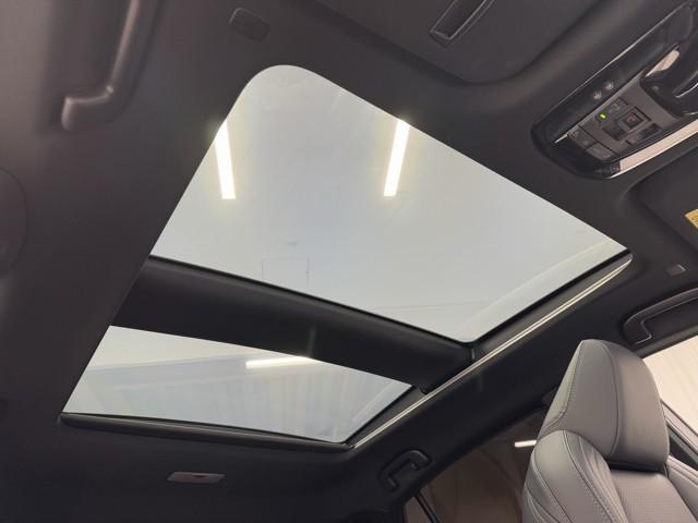 ハリアーハイブリッド Z レザーパッケージ ムーンルーフ 地上デジタル 本革S アイドリングストップ 横滑り防止装置付き Bカメラ エアバッグ LEDヘッドランプ ABS イモビライザー 助手席エアバック パワーウィンドウ オートエアコン(19枚目)