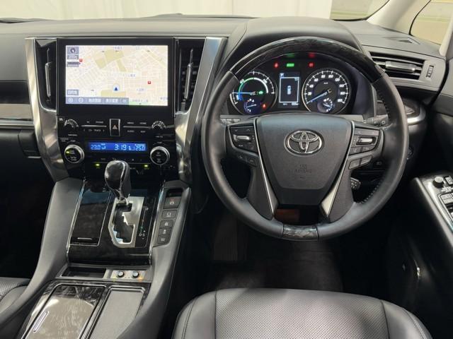 アルファードハイブリッド SR Cパッケージ 100V充電 点検記録簿 助手席エアバッグ LED ドライブレコーダー ナビ&TV 横滑り防止機能 イモビ オートエアコン クルコン アルミ スマートキ ABS 3列シート Pシート DVD 4WD(4枚目)