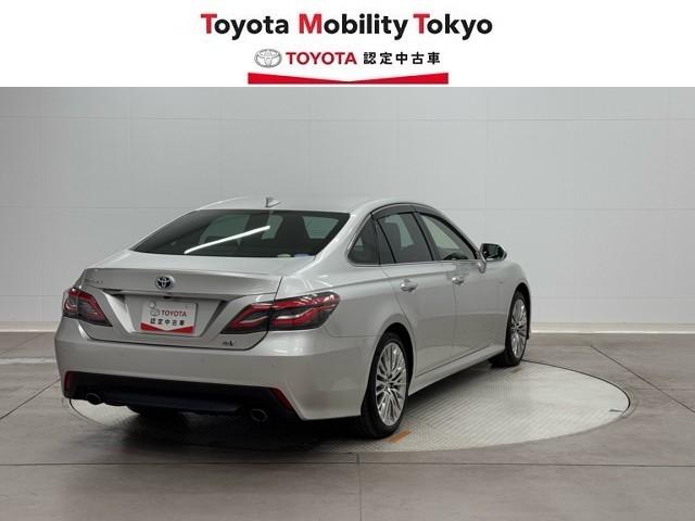 クラウンハイブリッド Ｓ　エレガンススタイル　ＰＣＳ　アイドリングＳ　地上デジタル　ＬＥＤライト　バックカメラ　パワーシート　ミュージックプレイヤー接続可　ＤＶＤ再生　ドラレコ　クルコン　アルミホイール　ＥＴＣ　メモリーナビ　ナビＴＶ　キーレス（2枚目）