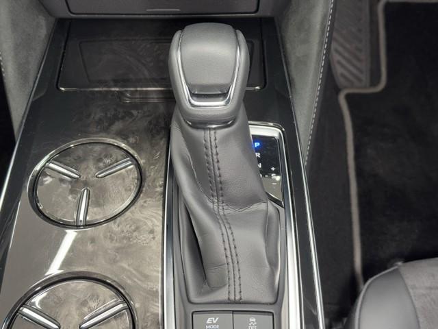 クラウンハイブリッド Ｓ　エレガンススタイル　ＰＣＳ　アイドリングＳ　地上デジタル　ＬＥＤライト　バックカメラ　パワーシート　ミュージックプレイヤー接続可　ＤＶＤ再生　ドラレコ　クルコン　アルミホイール　ＥＴＣ　メモリーナビ　ナビＴＶ　キーレス（11枚目）