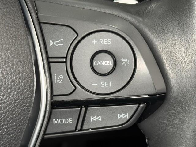 クラウンハイブリッド Ｓ　エレガンススタイル　ＰＣＳ　アイドリングＳ　地上デジタル　ＬＥＤライト　バックカメラ　パワーシート　ミュージックプレイヤー接続可　ＤＶＤ再生　ドラレコ　クルコン　アルミホイール　ＥＴＣ　メモリーナビ　ナビＴＶ　キーレス（12枚目）