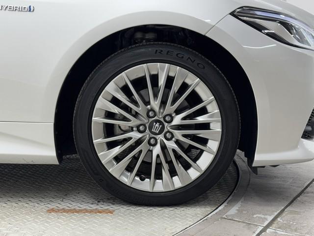 クラウンハイブリッド Ｓ　エレガンススタイル　ＰＣＳ　アイドリングＳ　地上デジタル　ＬＥＤライト　バックカメラ　パワーシート　ミュージックプレイヤー接続可　ＤＶＤ再生　ドラレコ　クルコン　アルミホイール　ＥＴＣ　メモリーナビ　ナビＴＶ　キーレス（18枚目）