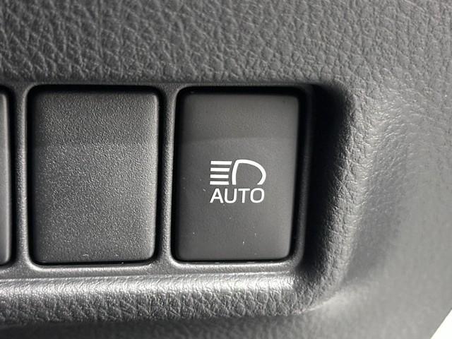 Ｃ－ＨＲ Ｓ　ＧＲスポーツ　ＡＣ１００Ｖ　ＬＥＤライト　メディアプレイヤー接続　フルセグＴＶ　横滑り防止　点検記録簿　ナビ＆ＴＶ　キーフリー　エアコン　パワステ　盗難防止装置　オートクルーズコントロール　Ｗエアバッグ　エアバッグ（15枚目）