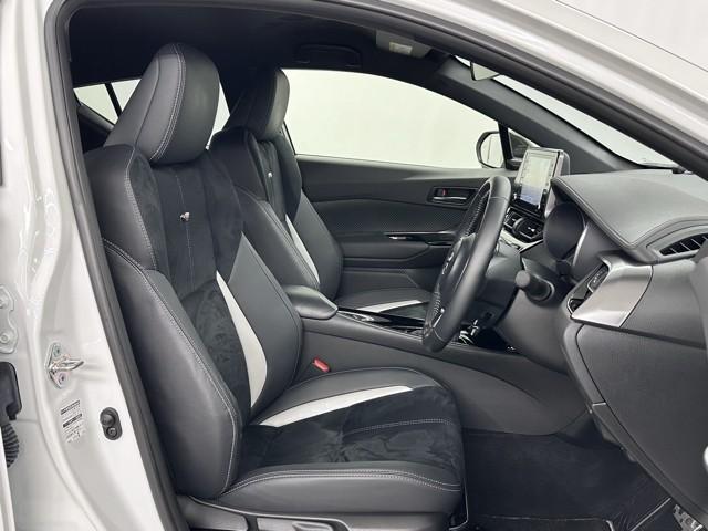 Ｃ－ＨＲ Ｓ　ＧＲスポーツ　ＡＣ１００Ｖ　ＬＥＤライト　メディアプレイヤー接続　フルセグＴＶ　横滑り防止　点検記録簿　ナビ＆ＴＶ　キーフリー　エアコン　パワステ　盗難防止装置　オートクルーズコントロール　Ｗエアバッグ　エアバッグ（17枚目）