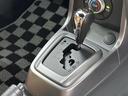 操作しやすいATシフトです。 シフトチェンジを気にしなくていいので運転だけに集中できますね。 自然と手に届くところにある、手になじむ形状のシフトノブがいいですね。