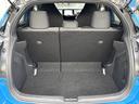 とても広々、大きな開口部の荷室スペースですね。　開口部広々だから、大きな荷物も楽々収納出来ちゃいますね。　荷物スペースは広いほうがいいですよね。