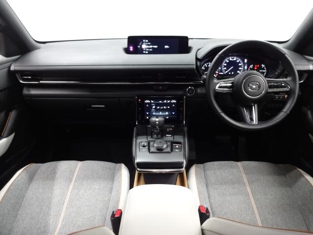 MX-30 2.0 モダン コンフィデンス シート:クロス+合成皮革グレー/ホワイト、クルージング・トラフィック・サポート(CTS)、アダプティブ・LED・ヘッドライト(ALH)、マツダ・ハーモニック・アコースティックス+8スピーカー、スマート(2枚目)