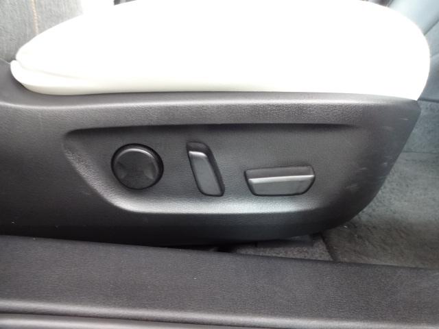 MX-30 2.0 モダン コンフィデンス シート:クロス+合成皮革グレー/ホワイト、クルージング・トラフィック・サポート(CTS)、アダプティブ・LED・ヘッドライト(ALH)、マツダ・ハーモニック・アコースティックス+8スピーカー、スマート(8枚目)