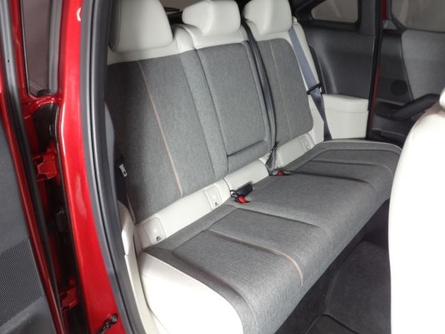 MX-30 2.0 モダン コンフィデンス シート:クロス+合成皮革グレー/ホワイト、クルージング・トラフィック・サポート(CTS)、アダプティブ・LED・ヘッドライト(ALH)、マツダ・ハーモニック・アコースティックス+8スピーカー、スマート(10枚目)