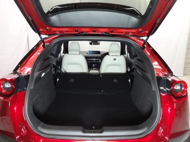 MX-30 2.0 モダン コンフィデンス シート:クロス+合成皮革グレー/ホワイト、クルージング・トラフィック・サポート(CTS)、アダプティブ・LED・ヘッドライト(ALH)、マツダ・ハーモニック・アコースティックス+8スピーカー、スマート(12枚目)