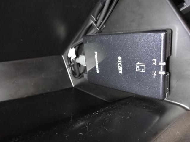 ＣＸ－８ ２．２　ＸＤ　ブラックトーン　エディション　ディーゼルターボ　７人乗り　シート：合成皮革ブラック（赤ステッチ）　サイドガーニッシュ　ルーフレール　電動スライドガラスサンルーフ　１０．２５インチセンターディスプレイ　地上デジタルＴＶチューナー　ボーズサウンドシステ（25枚目）