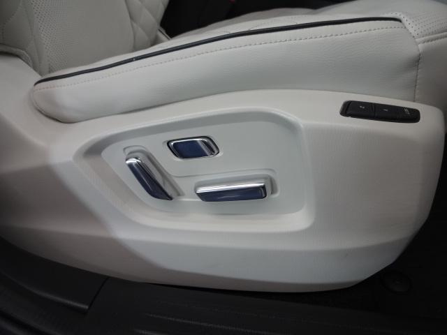 ＣＸ－８ ２．２　ＸＤ　エクスクルーシブ　モード　ディーゼルターボ　６人乗り　内装ピュアホワイト：ナッパレザー　電動スライドガラスサンルーフ　ルーフレール　ハンズフリー機能付きパワーリフトゲート　１０．２５インチセンターディスプレイ　アームレスト付きコンソール　ボーズ（8枚目）