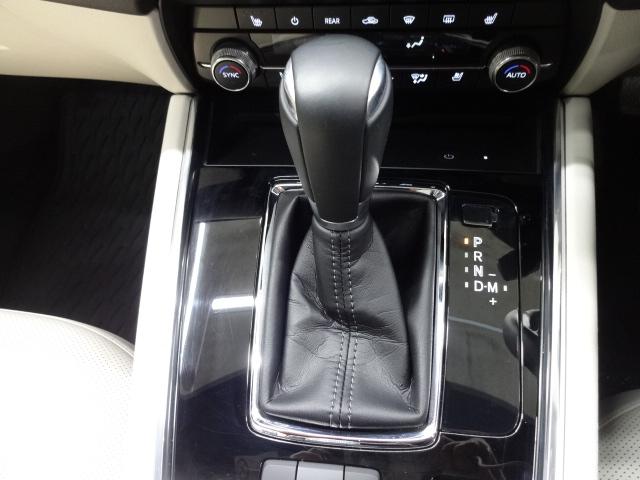 ＣＸ－８ ２．２　ＸＤ　エクスクルーシブ　モード　ディーゼルターボ　６人乗り　内装ピュアホワイト：ナッパレザー　電動スライドガラスサンルーフ　ルーフレール　ハンズフリー機能付きパワーリフトゲート　１０．２５インチセンターディスプレイ　アームレスト付きコンソール　ボーズ（22枚目）