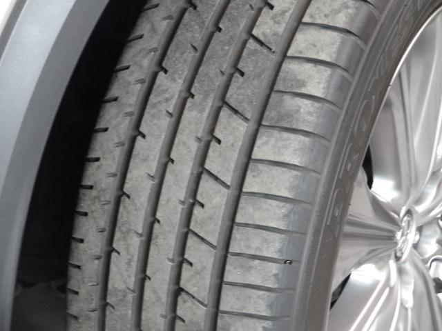 ＣＸ－８ ２．２　ＸＤ　エクスクルーシブ　モード　ディーゼルターボ　６人乗り　内装ピュアホワイト：ナッパレザー　電動スライドガラスサンルーフ　ルーフレール　ハンズフリー機能付きパワーリフトゲート　１０．２５インチセンターディスプレイ　アームレスト付きコンソール　ボーズ（33枚目）