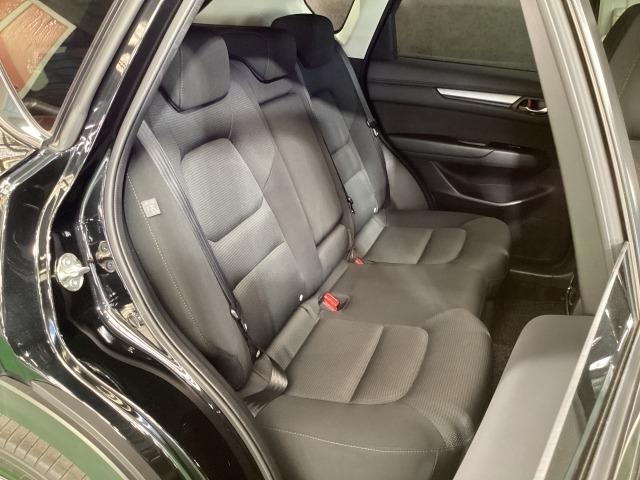 ��Ȃ��������Ƃ��낰��X�y�[�X���m�ۂ��A������̑O�ʏՓˎ��ɂ͌�ȏ���̉����g���V�[�g���犊�藎���邱�Ƃ�}������\���ɂȂ��Ă܂��B