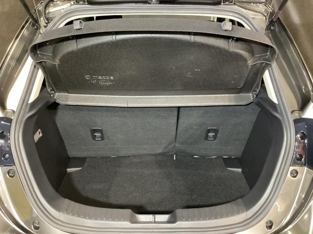 デミオ １．５　１５Ｓ　ツーリング　ダークガラス　マツダコネクトナビ　外部接続ハブ　ＬＥＤヘッドライト　運転席＆助手席シートヒーター　アドバンストキー　フルオートエアコン　コーナーソナー　地デジ　インテリジェントキー　記録簿　ＤＶＤ（11枚目）