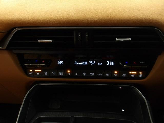 ���x�̐ݒ�݂̂ŉ��K�ȕ��ʂ⃂�[�h�Ȃǂ������������Ă����t���I�[�g�G�A�R���𑕔��I�^�]�ȂƏ���Ȃŉ��x�̌ʐݒ���\�ȏ�A�������ɂ͊������A�V�[�g�q�[�^�[�ƃX�e�A�����O�q�[�^�[���������Ă��܂��B