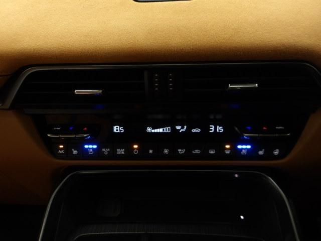 �����Ă̎����ɂƂ��Ă����K�ȃV�[�g�x���`���[�V�����𑕔��I�V�[�g�����Ɏ��t����ꂽ�t�@���ŃV�[�g�̕\�ʂ����C���āA���������Ă���܂��B