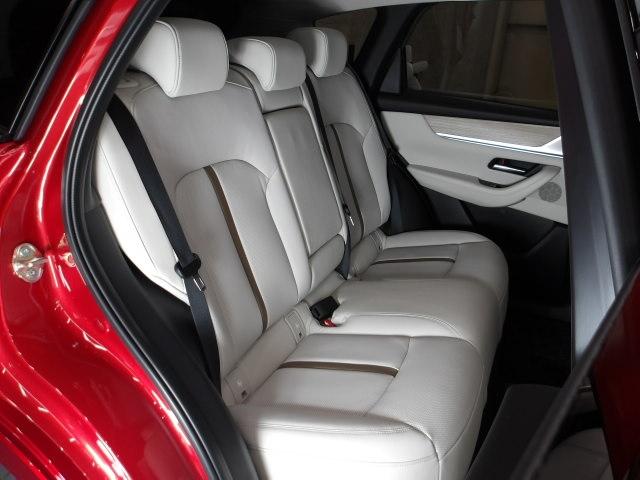 ��Ȃ��������Ƃ��낰��X�y�[�X���m�ۂ��A������̑O�ʏՓˎ��ɂ͌�ȏ���̉����g���V�[�g���犊�藎���邱�Ƃ�}������\���ɂȂ��Ă��܂��B