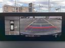狭い場所での駐車やすれ違いなどでより的確な運転操作に役立つ360°ビューモニターが装備されています。