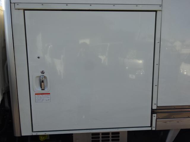 ダイナトラック 　冷蔵冷凍車　－７℃設定　中温冷凍車　２コンプレッサー　２０００ｃｃガソリン　５Ｆ　デンソー製冷凍機　１．４ｔ積載　サイドドア　バックモニター　ワンオーナー（30枚目）