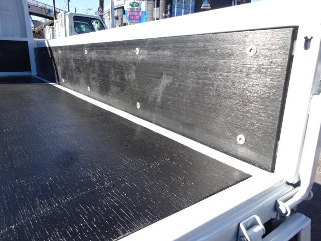 エルフトラック フルフラットロー　２ｔ積載１０尺平ボディ　３．０Ｄターボ　スムーサーＥｘ　衝突被害軽減システム　ＡＥＢＳ　キーレス　ドラレコ　新品木製床　２ＲＧ－ＮＪＲ８８Ａ（15枚目）