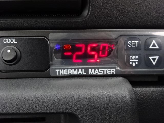ハイゼットトラック 　冷凍車　－２５℃設定　サーマルマスター製冷凍機　ＣＶＴ　スマアシ付き　２コンプレッサー　強化サス　マット　バイザー　スノコ付き（18枚目）