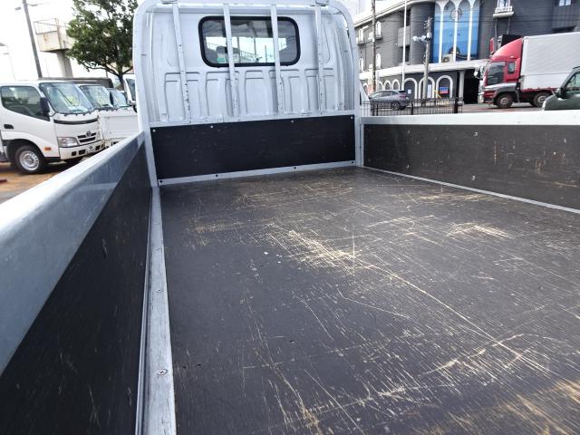 エルフトラック フルフラットロー 1.5t積載10尺平ボディ 5MT 3.0Dターボ ワンオーナー キーレス ETC 電動格納ミラー メッキグリル TKG-NHR85A(20枚目)