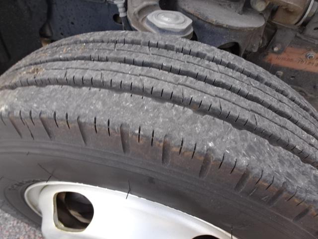 エルフトラック フルフラットロー 1.5t積載10尺平ボディ 5MT 3.0Dターボ ワンオーナー キーレス ETC 電動格納ミラー メッキグリル TKG-NHR85A(63枚目)