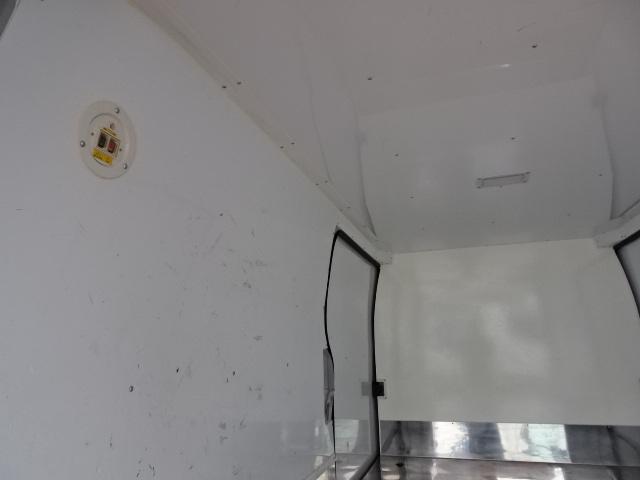 ＮＶ３５０キャラバンバン 　保冷車　保冷バン　５ドア　２．０ガソリン　オートマ　エマージェンシーブレーキ　アラウンドビューモニター　ナビＴＶ　　キーレス　ＥＴＣ　電動格納ミラー　ＣＢＦ－ＶＲ２Ｅ２６（18枚目）