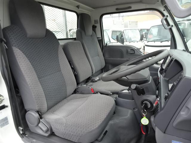 エルフトラック フルフラットロー　２ｔ積載１０尺平ボディ　３．０Ｄターボ　スムーサーＥｘ　キーレス　ナビＴＶ　ＥＴＣ　ＴＲＧ－ＮＪＲ８５Ａ（16枚目）