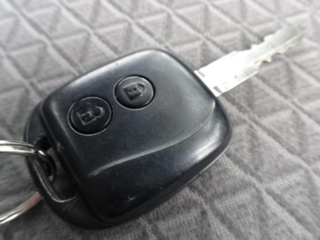 エルフトラック フルフラットロー　２ｔ積載１０尺平ボディ　３．０Ｄターボ　スムーサーＥｘ　キーレス　ナビＴＶ　ＥＴＣ　ＴＲＧ－ＮＪＲ８５Ａ（37枚目）