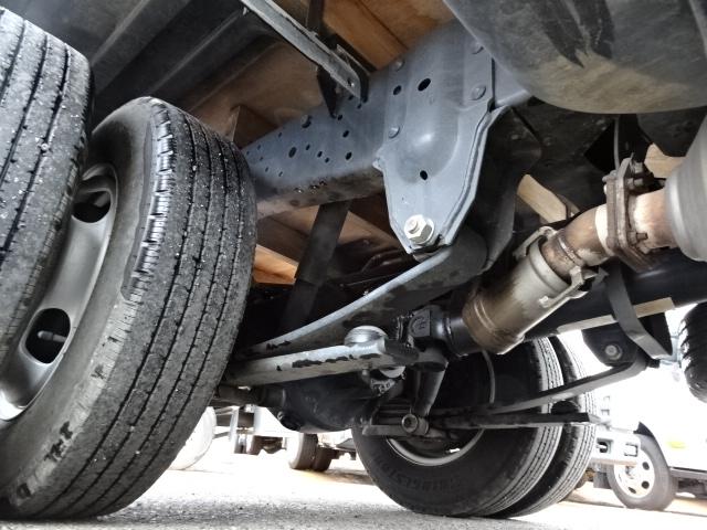 エルフトラック フルフラットロー　２ｔ積載１０尺平ボディ　３．０Ｄターボ　スムーサーＥｘ　キーレス　ナビＴＶ　ＥＴＣ　ＴＲＧ－ＮＪＲ８５Ａ（63枚目）