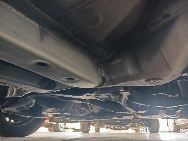 アクア Ｓ　禁煙車　７インチナビ　フルセグＴＶ　ＣＤ・ＤＶＤ　ブルートゥース　バックモニター　ＥＴＣ　追突防止装置　オートエアコン　パワーウィンドウ　ワイヤレスキー　エアバック　ワンオーナー　点検記録簿（28枚目）