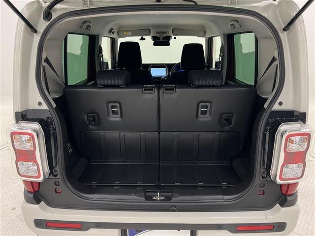 ラゲージスペースは必要十分な大きさ！大きなモノを載せたい時は、後席をフラットな状態に倒して使用する事も出来ます！