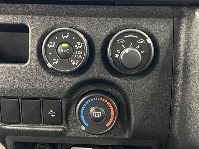 ハイエースバン ロングＤＸ　禁煙車　衝突被害軽減ブレーキ　ステアリングスイッチ　エントリーＳＤナビ　ワンセグＴＶ　ブルートゥース　ＣＤ　バックモニター　ＥＴＣ　最大積載量１２５０キロ　マニュアルエアコン　ＡＣ１００Ｖ電源　記録簿（21枚目）