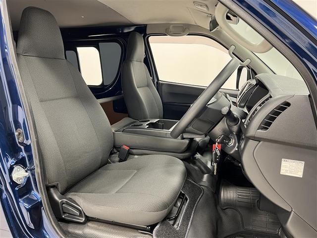 ハイエースバン ロングＤＸ　禁煙車　衝突被害軽減ブレーキ　ステアリングスイッチ　エントリーＳＤナビ　ワンセグＴＶ　ブルートゥース　ＣＤ　バックモニター　ＥＴＣ　最大積載量１２５０キロ　マニュアルエアコン　ＡＣ１００Ｖ電源　記録簿（23枚目）