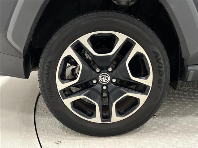 タイヤサイズは２３５／５５Ｒ１９！納車前の点検時にタイヤ交換させていただきます！純正アルミホイール！